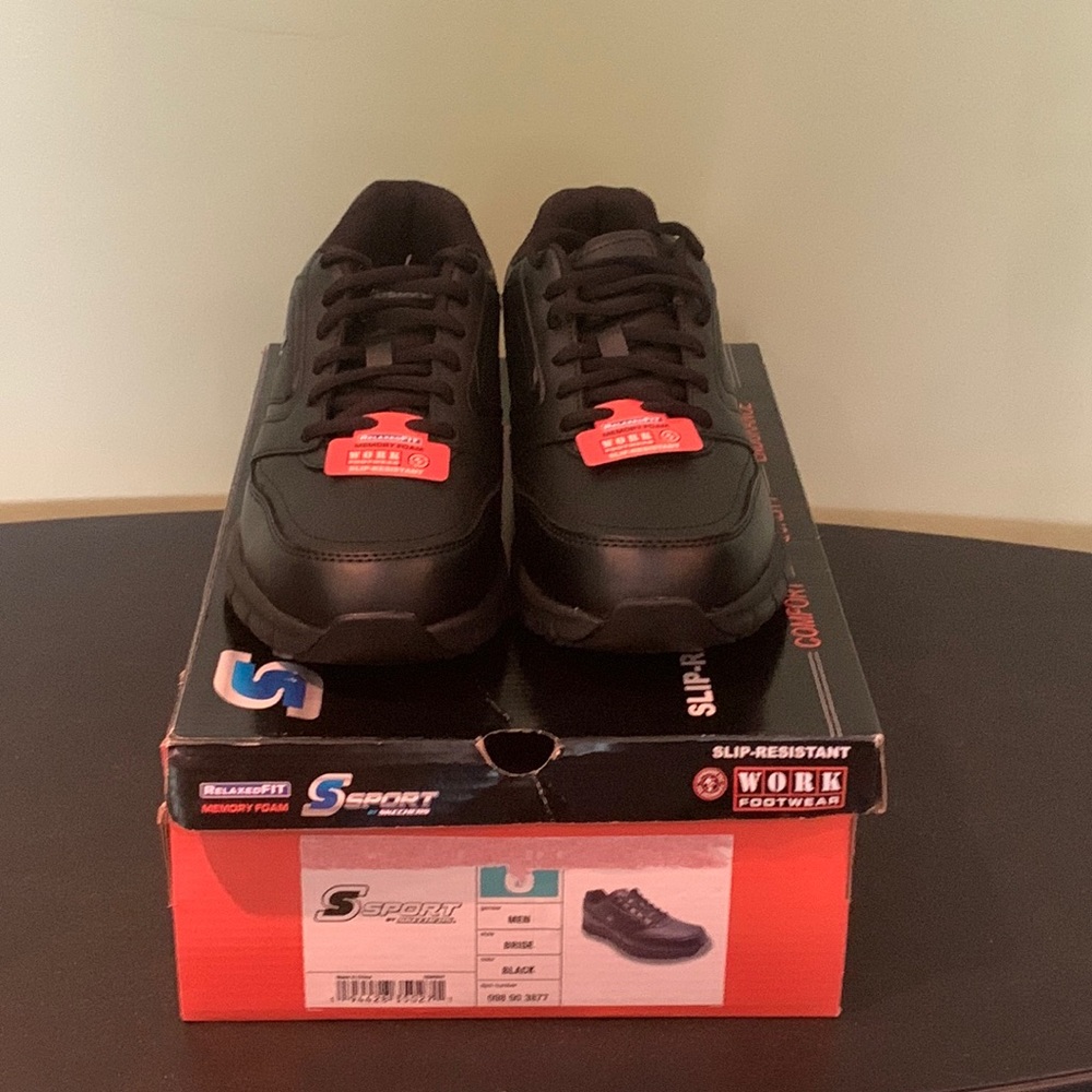 New SKECHERS SPORT WORK FOOTWEAR - Mens size 8, color Black.